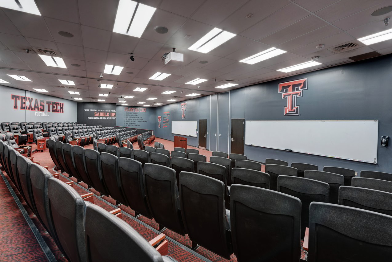 10-TTU_PracticeFacility_110_MeetingRoom2